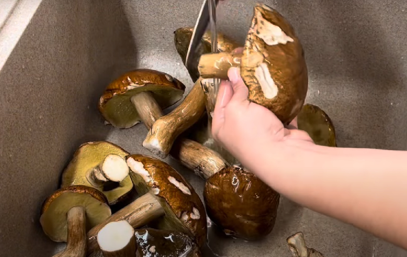 Мариновані грибочки на зиму: рецепт ідеальної закуски на святковий стіл